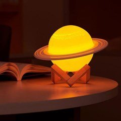 BUFFER® 3D Print Satürn Dokunmatik Gezegen Ahşap Stantlı 3 Renk USB Şarjlı Gece Lambası (Kumandasız)