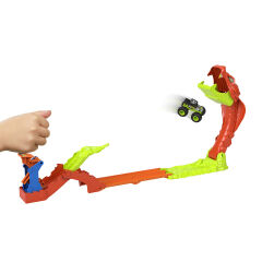 JJN44 Hot Wheels Monster Trucks Snake Bite Güç Darbesi