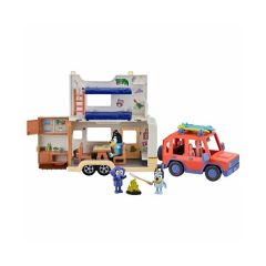 BLUEY/13096 BLUEY KARAVAN MACERALARI VE 3 FİGÜRLÜ BÜYÜK OYUN SETİ