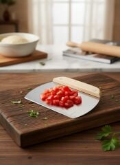 Paslanmaz Çelik Hamur Kesici, Kazıyıcı ve Porsiyonlayıcı , Ölçülü 16 cm Bambu Saplı Spatula