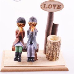 BUFFER® El Yapımı Romantik Aşıklar Temalı Işıklı ve Kalemlikli Biblo